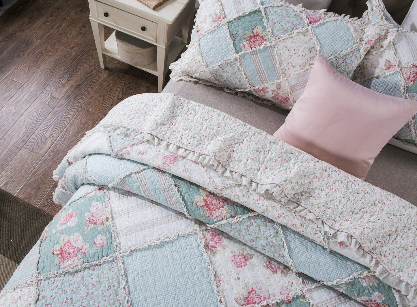DaDa Bedding Hint of Mint Pastel Cotton Patchwork Quilt Set